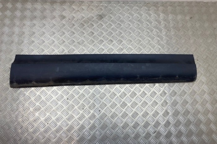 Bandou inferior ușă dreapta față LAND ROVER DISCOVERY V L462 2017 | 20388149