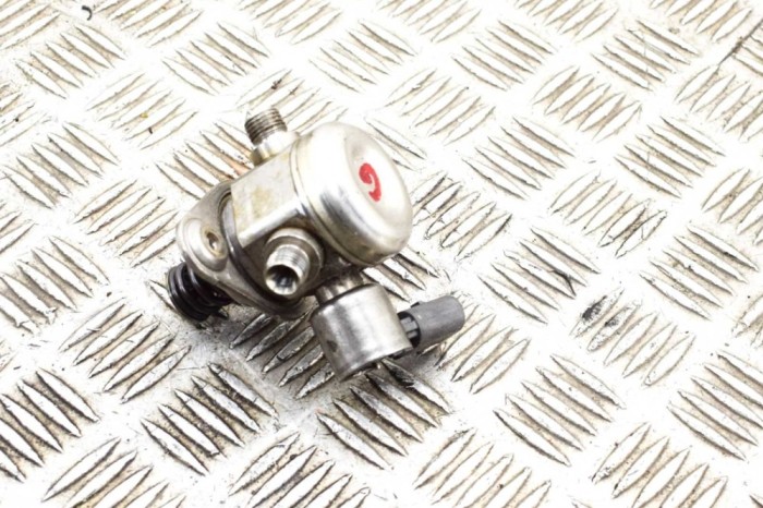Pompa de combustibil de &icirc;naltă presiune BMW 5 F10 2012 OEM: Sedan | 18128625