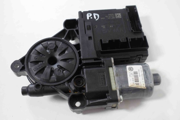 Motor macara geam ușă dreapta față VW PASSAT Variant B7 365 2013 OEM: 3C0959793B 3203991