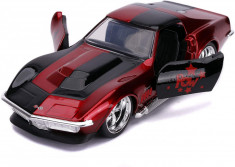 Masina metalica Harley Quinn 1969 Corvette Stingray, scara 1 la 32 foto