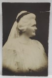M.S . REGINA ELISABETA A ROMANIEI , CU SIRAG DE PERLE SI ROCHiE ALBA , FOTOGRAFIE TIP CARTE POSTALA , CCA. 1900