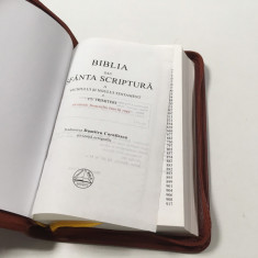 BIBLIA CORNILESCU- REVIZUITA ORTOGRAFIC, CUVINTELE DOMNULUI IN ROSU, CU FERMOAR