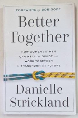 BETTER TOGETHER , HOW WOMEN AND MEN CAN HEAL THE DIVIDE AND WORK TOGETHER TO TRANSFORM THE FUTURE by DANIELLE STRICKLAND , 2020 foto