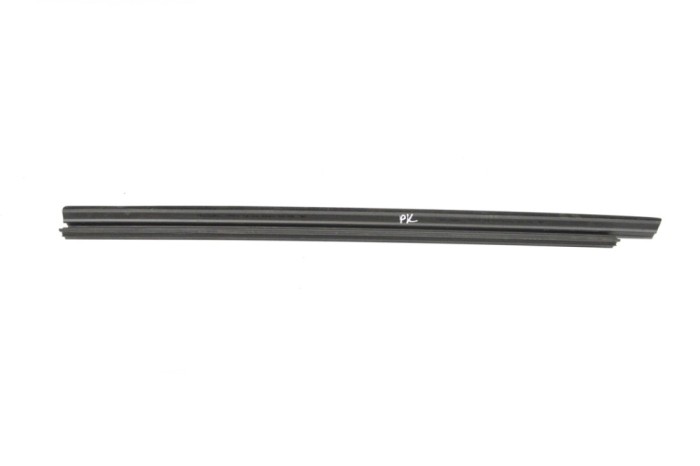 Garnitura ușă st&acirc;nga față TOYOTA COROLLA Hatchback _E21_ 2021 13678111