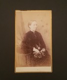 Portret Femeie . Studio Victorian. Fotografie carte de vizită veche Anglia
