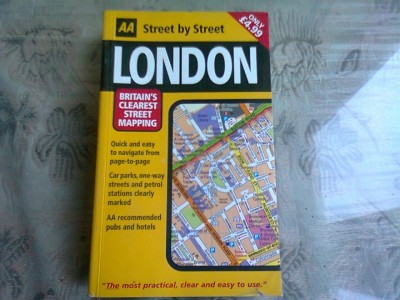 LONDON. BRITAIN&amp;#039;S CLEAREST STREET MAPPING (TEXT IN LIMBA ENGLEZA) foto