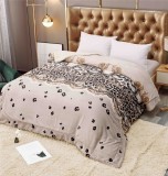 Cumpara ieftin Patura cocolino groasa cu blanita alba 200x230cm,doua fete,bej deschis,animal print - F108