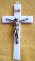 Crucifix catolic, Isus din aliaj turnat placat bronz auriu, pe cruce duroplast foto