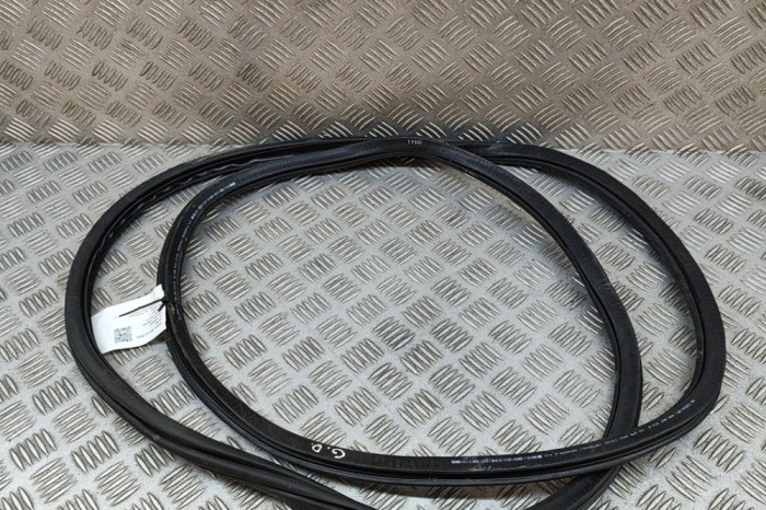 Garnitura ușă dreapta spate VW TIGUAN AD1 2021 OEM: 5NA867914B | 25695554