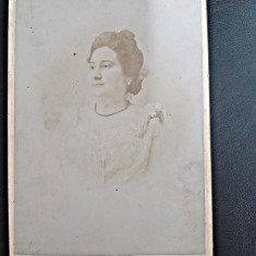 Fotografie pe carton, portret de femeie, perioada interbelica