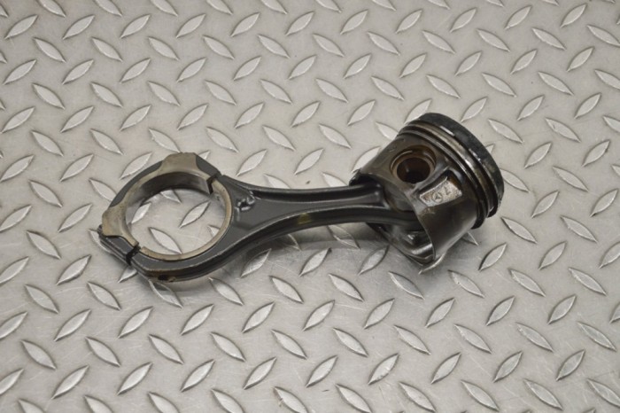 Piston MERCEDES-BENZ SPRINTER 3-t 906 2012 OEM: 8340E 19411556