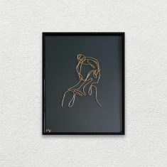 Tanara cu coc, tablou din fir continuu de sarma placata cu aur, 25×31 cm-cod 3708