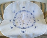 Fata de masa Vintage din bumbac cu broderie manuala- Flori Bleu