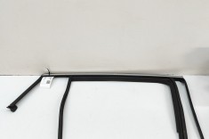 Bandou superior ușă dreapta spate INFINITI Q30 2019 OEM: 82330-5DA3A | 31517477