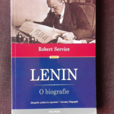 LENIN, O BIOGRAFIE - ROBERT SERVICE