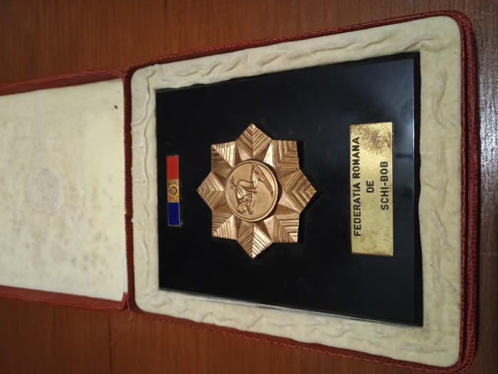 PLACHETA FEDERATIA ROMANA DE SCHI - BOB ,RSR , IN CASETA