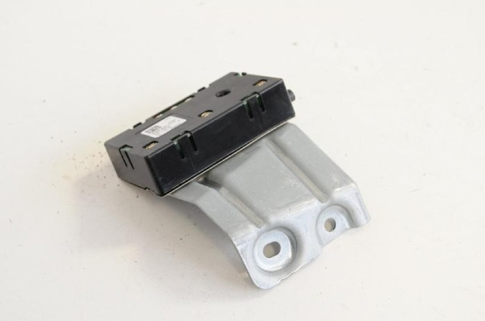 Amplificator de antena MERCEDES-BENZ C W205 2014 OEM: A2059051205 3669940