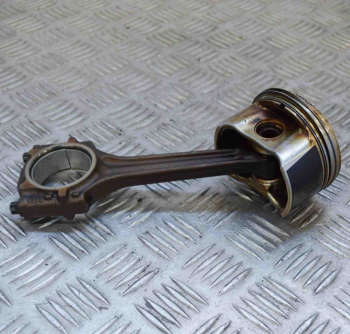 Piston VW GOLF V 1K1 2006 OEM: 038107065H