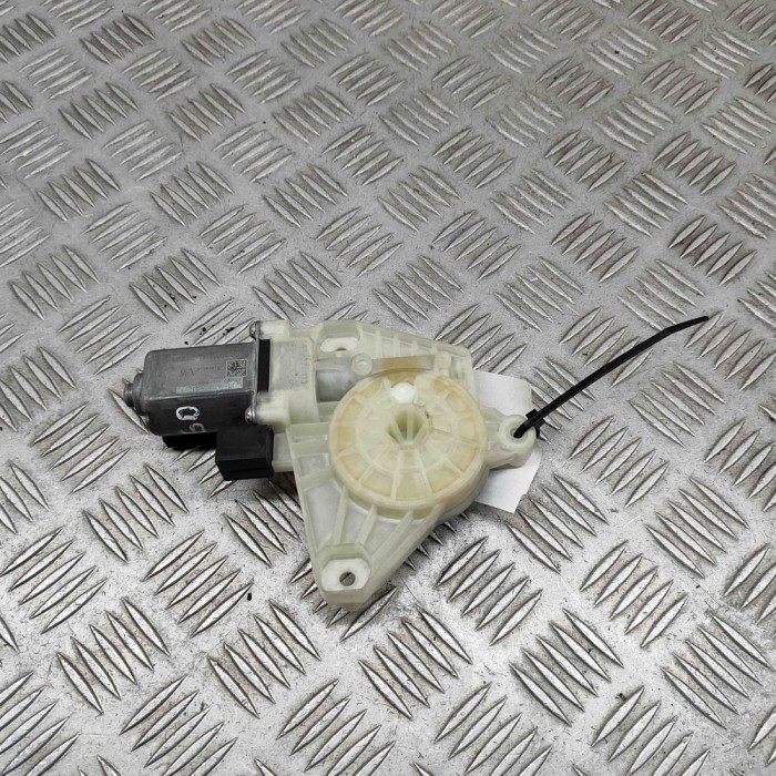Motor macara geam ușă dreapta spate VW PASSAT Variant B8 3G5 2021 OEM: 5Q4959801D 29500110
