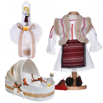 Set costum national fetita, trusou botez landou si lumanare, decor traditional, foto