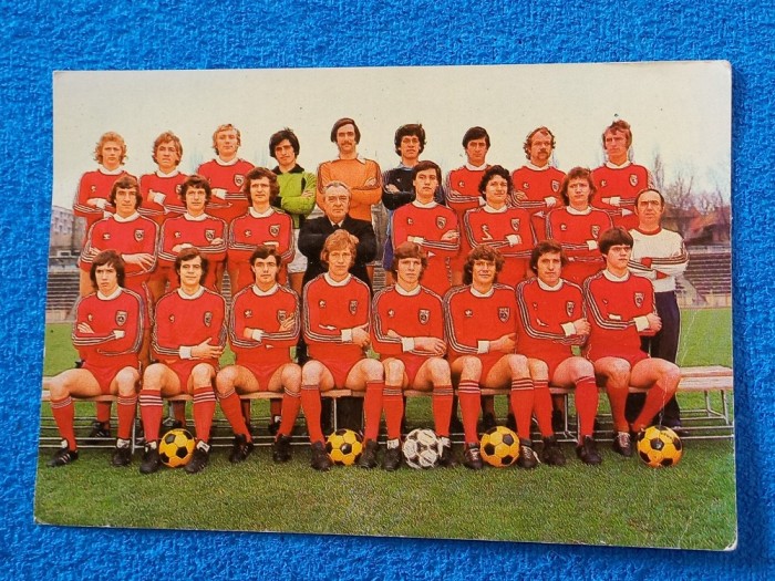 Foto - tip carte postala fotbal - DINAMO BUCURESTI (sezonul 1981-1982) un pic indoita in dreapta jos