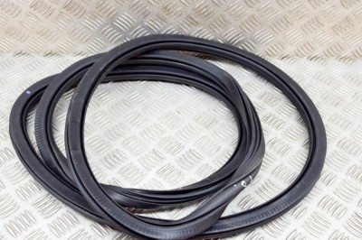 Garnitura ușă dreapta față AUDI Q3 F3 2021 OEM: 83A831721A | 20945171 foto