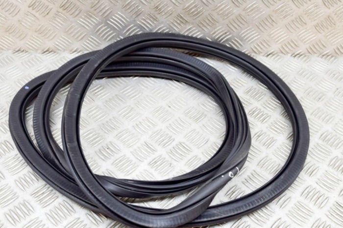 Garnitura ușă dreapta față AUDI Q3 F3 2021 OEM: 83A831721A | 20945171