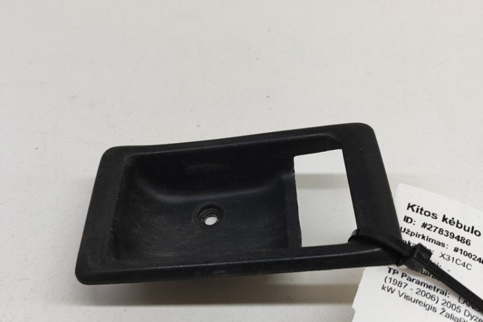 Cadru m&acirc;ner interior ușă dreapta față LAND ROVER DEFENDER L315 2005 OEM: DBP6532 27839486