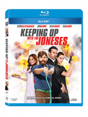 Tineti pasul cu familia Jones / Keeping Up with the Joneses - BLU-RAY Mania Film foto