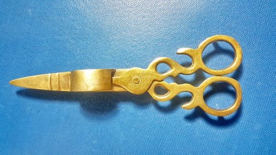 F406-Stingator de lumanari vechi tip foarfeca alama aurita stare buna. foto
