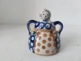Figurina ceramica Polonia Stanislaw Wiza Bunzlau, taranca cu minile in sold, vintage, 9cm inaltime