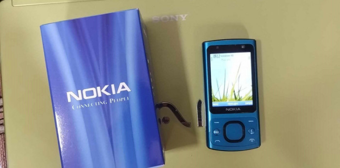 Vand Nokia 6700s in stare impecabila