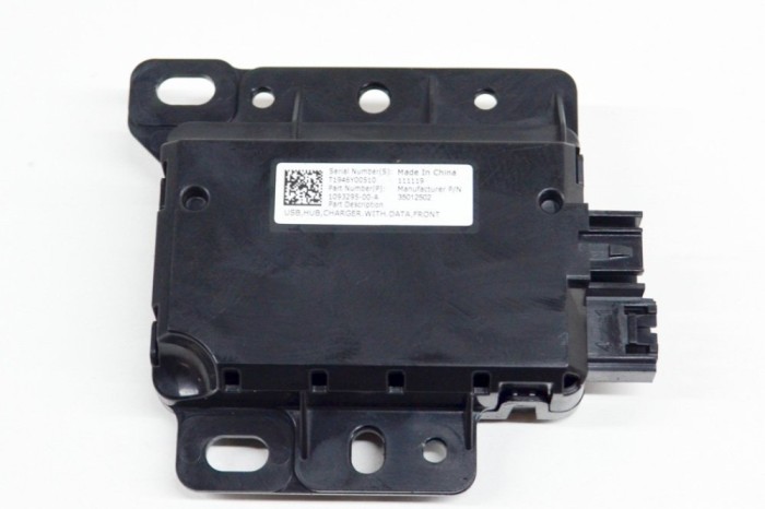 Unitate de control USB/AUX TESLA MODEL 3 2019 OEM: 1093295-00-A 13776438