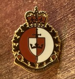 QW9 I 31 - Insigna - tematica heraldica - deviza si simboluri regaliste