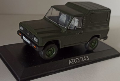 Macheta ARO 243 verde army - DeAgostini/Artizanal 1/43 foto