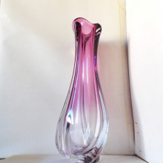 Val St. Lambert: Vaza 38 cm cristal masiv fuchsia, semnata, design René Delvenne