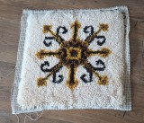 DECORAȚIUNE VINTAGE, LUCRATA MANUAL,TEHNICA LATCH HOOK