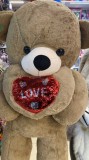 Urs mare de plus maro cu inima paiete reversibile 1,1m