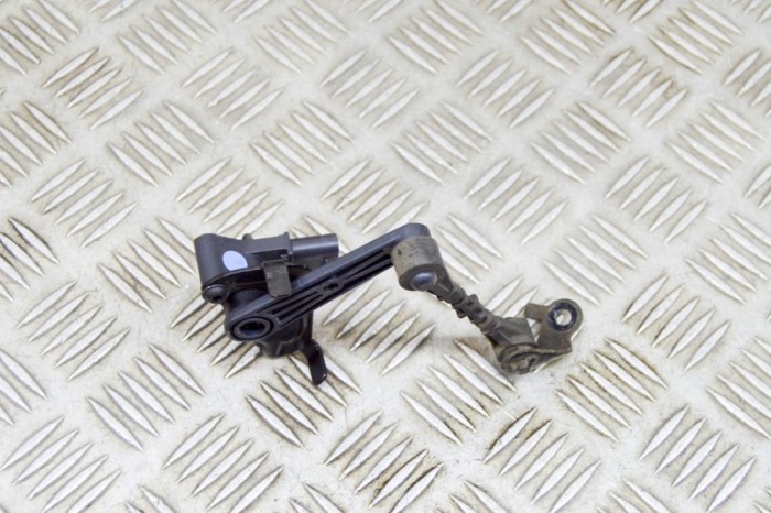 Senzor de nivel &icirc;nălțime dreapta spate JAGUAR F-PACE X761 2022 OEM: L8A2-3C280-BA 15531403