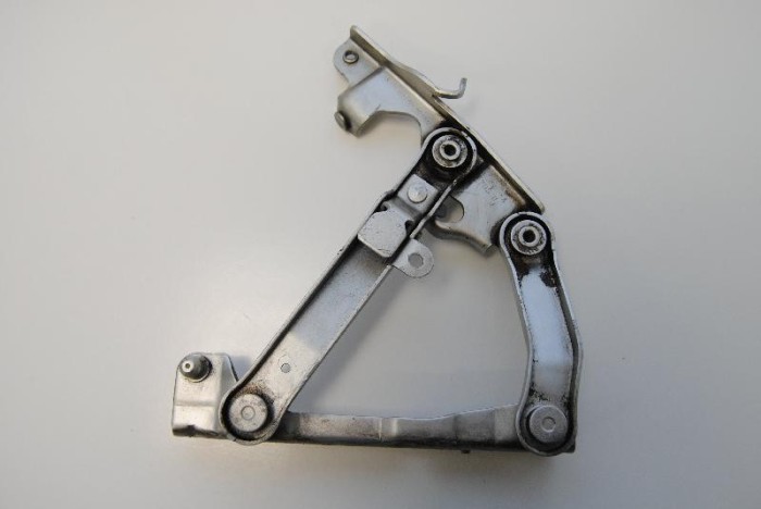 Balama capota dreapta față MERCEDES-BENZ CLS C219 2005 OEM: 2118800228PW 1726369