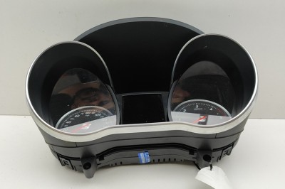 Ceas de bord MERCEDES-BENZ X - Class 2018 OEM: A4709009502,A4709015200,A4709041000,A4709021702 | 31645950 foto
