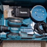 Makita BO5041, 300 W, 125 mm + Makita MAKPAC TIP2 + 50 discuri P150