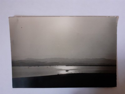 Fotografie cu un peisaj cu un lac foto
