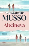 Altcineva - Paperback brosat - Guillaume Musso - Trei