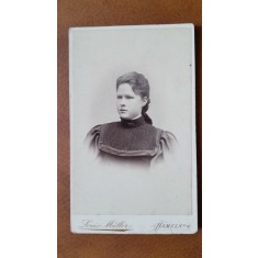 Fotografie tip CDV, tanara, perioada interbelica