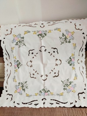 Față de masă cu broderie model pt Paște foto