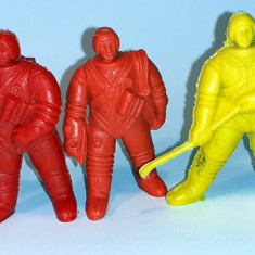 Figurine 5 cosmonauți Crescent Toys Kelloggs vintage plastic 7 cm înălțime