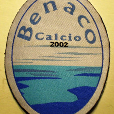 5.544 ITALIA ECUSON EMBLEMA PATCH FOTBAL BENACO CALCIO 2002 87/67mm