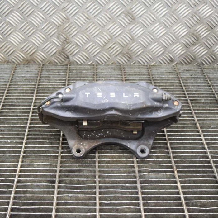 Etrier de fr&acirc;nă dreapta față TESLA MODEL S 2017 OEM: 1042640-00-D 4089265