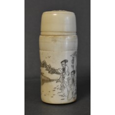 Cutie veche din os pentru greieri gravata cu o scena populara chinezeasca - China secol XIX